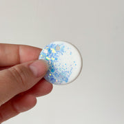 Tag rond wit met blauwe glitter