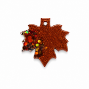 Hondentag glitter brown autumn esdoorn blad