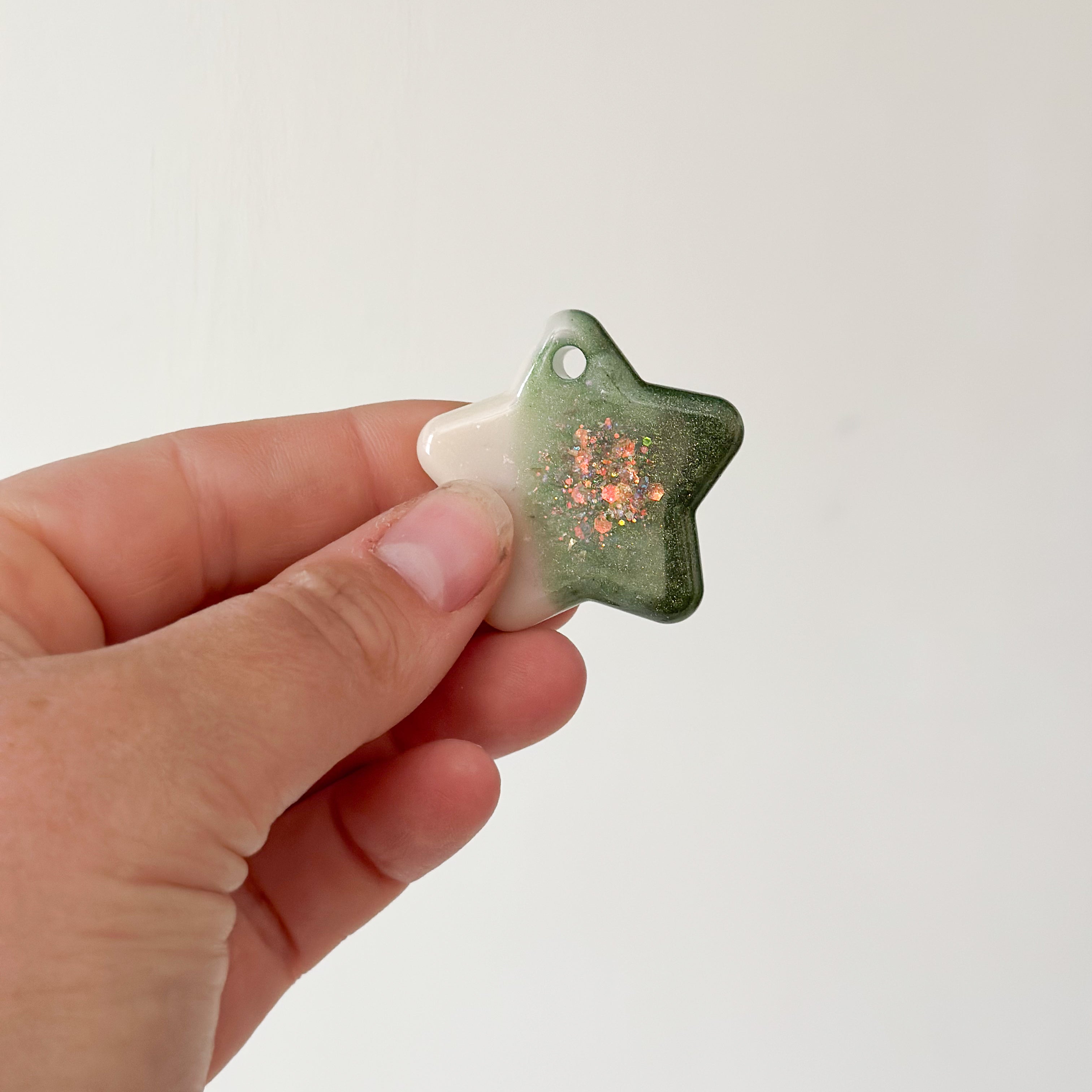 Tag ster wit met groen en glitter