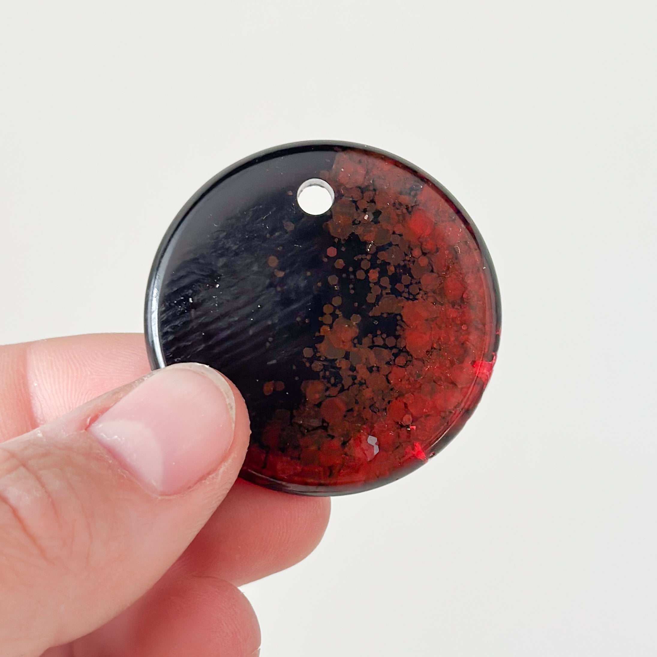Tag rond zwart met oranje glitter