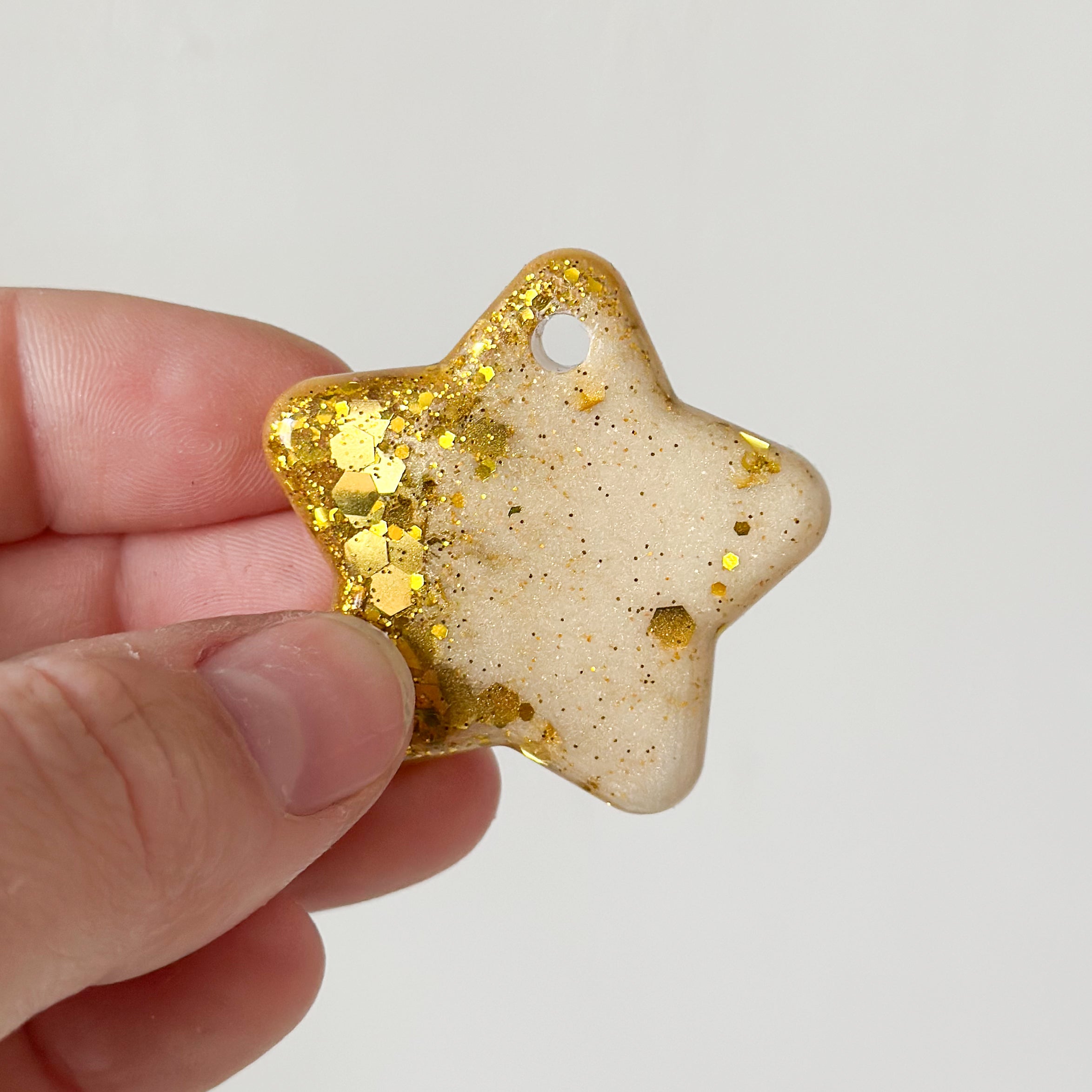 Tag ster goud met parlemoer glitter