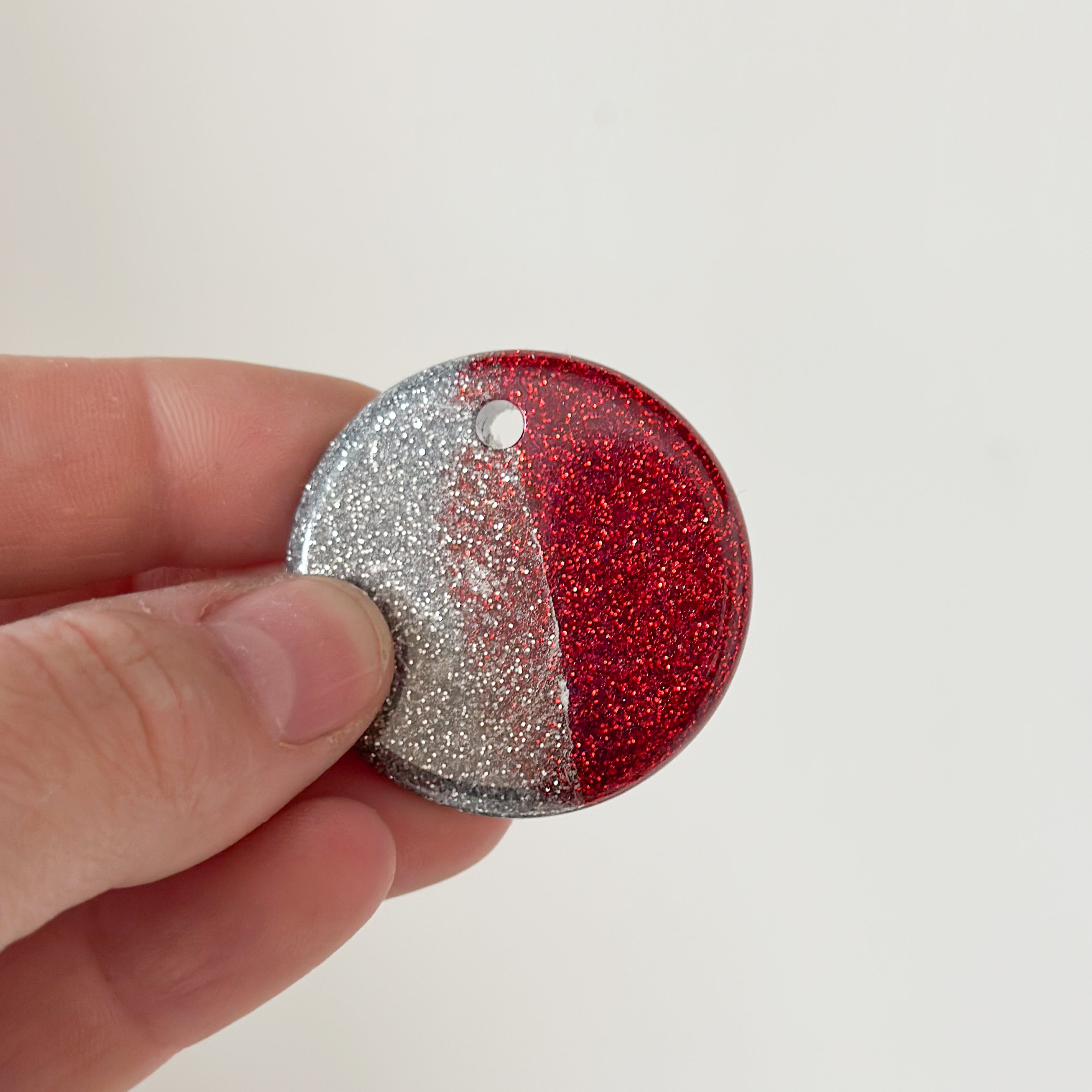 Tag rond rood zilveren glitter