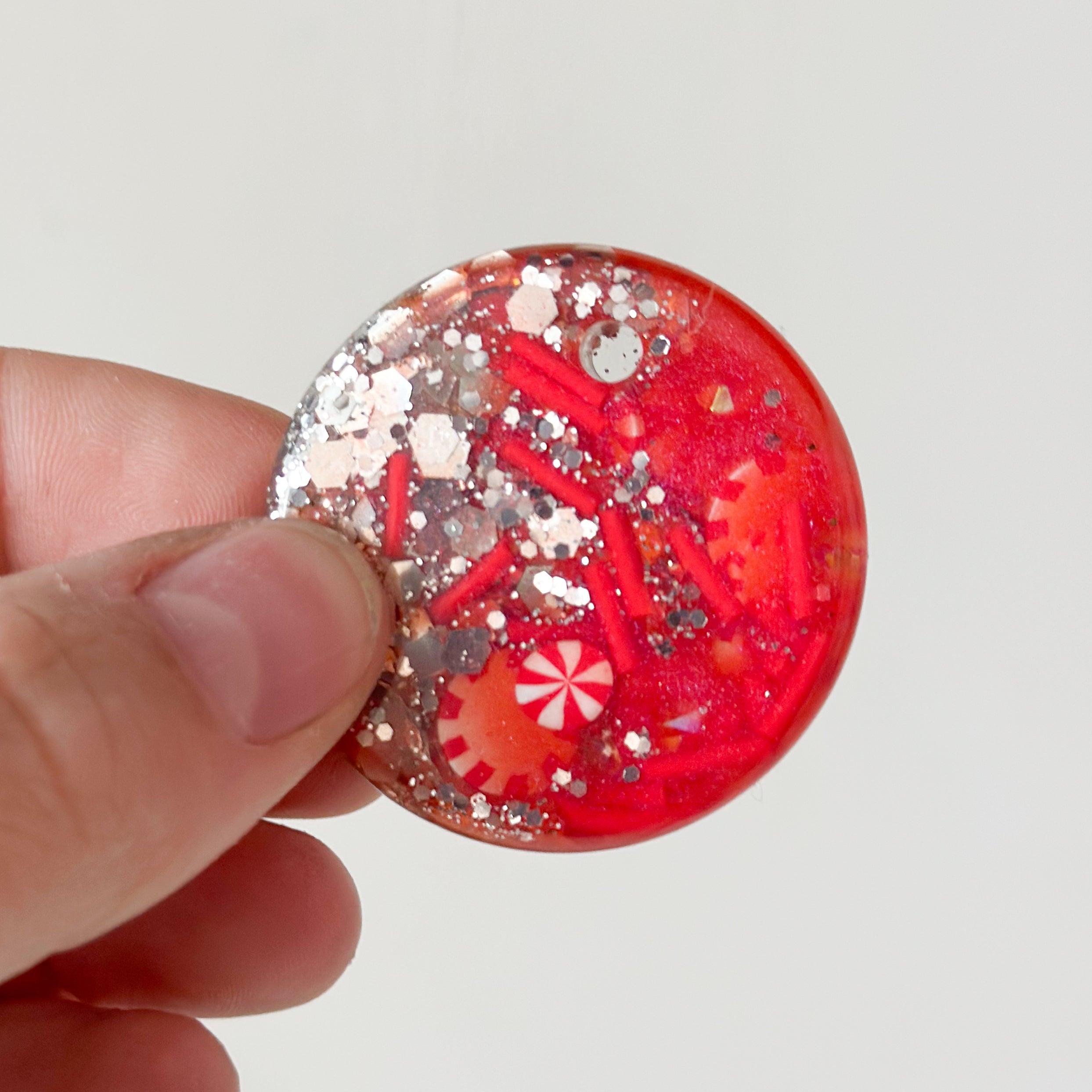 Tag rond snoepjes met zilver glitter