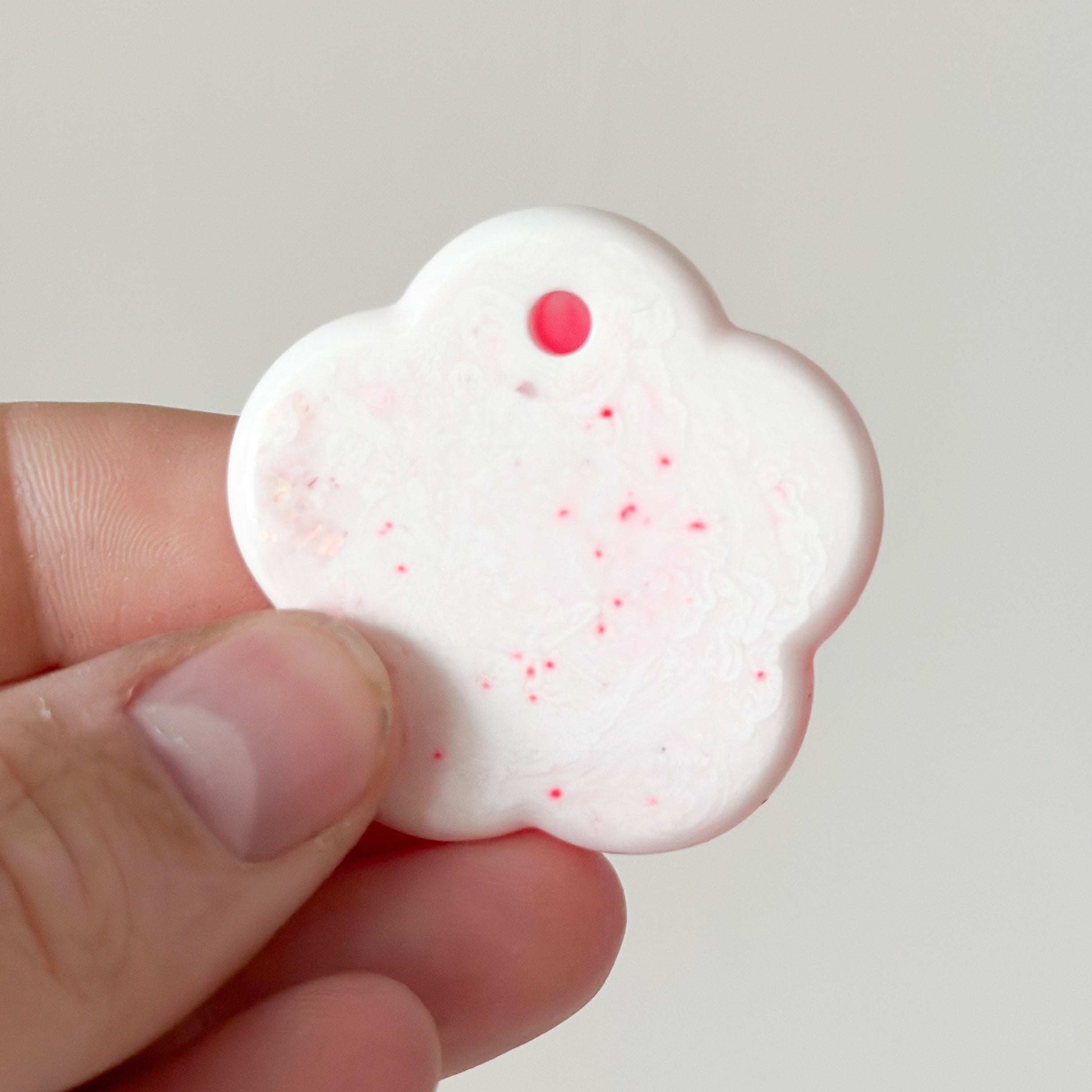 Tag bloem wit met roze