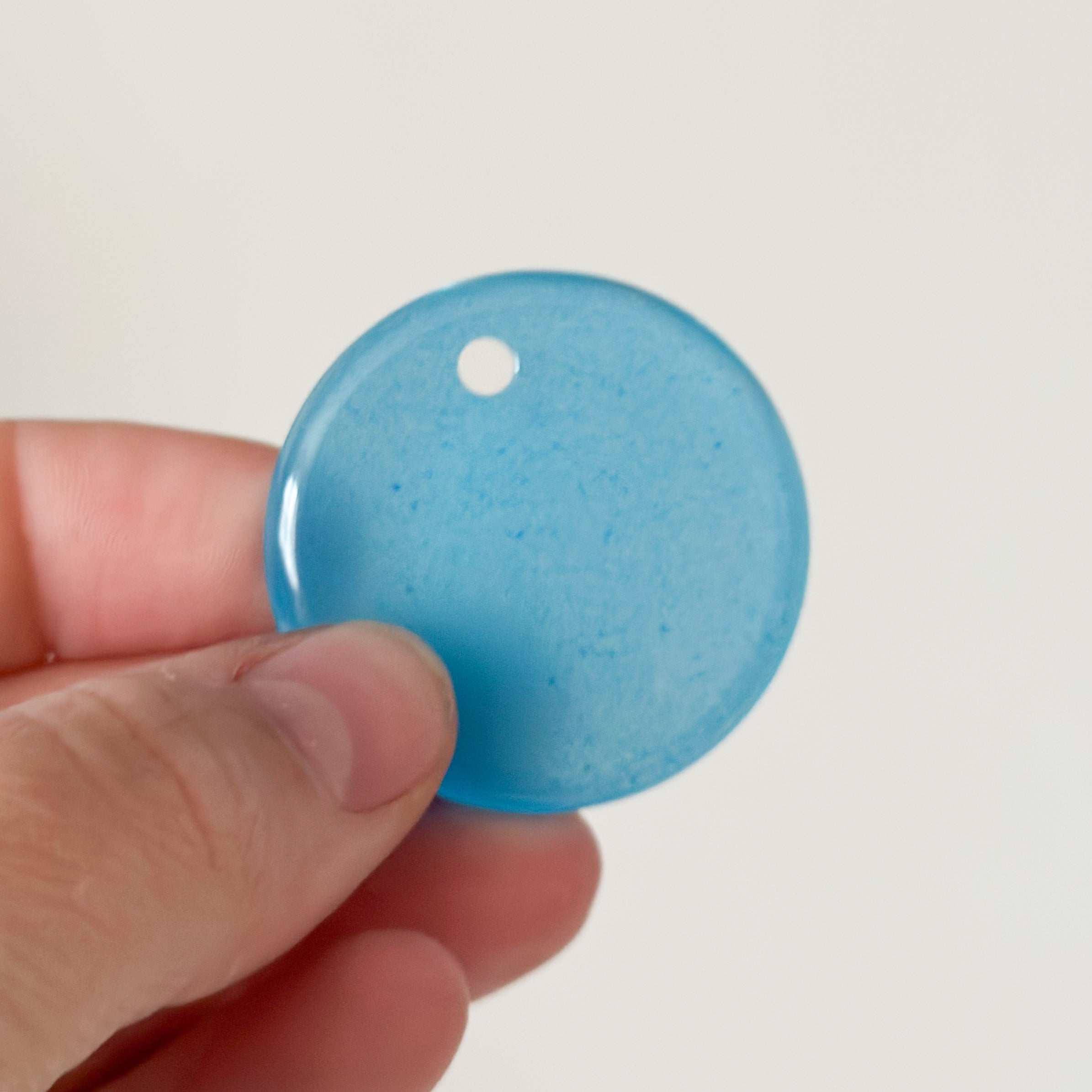 Tag rond glow in the dark blauw