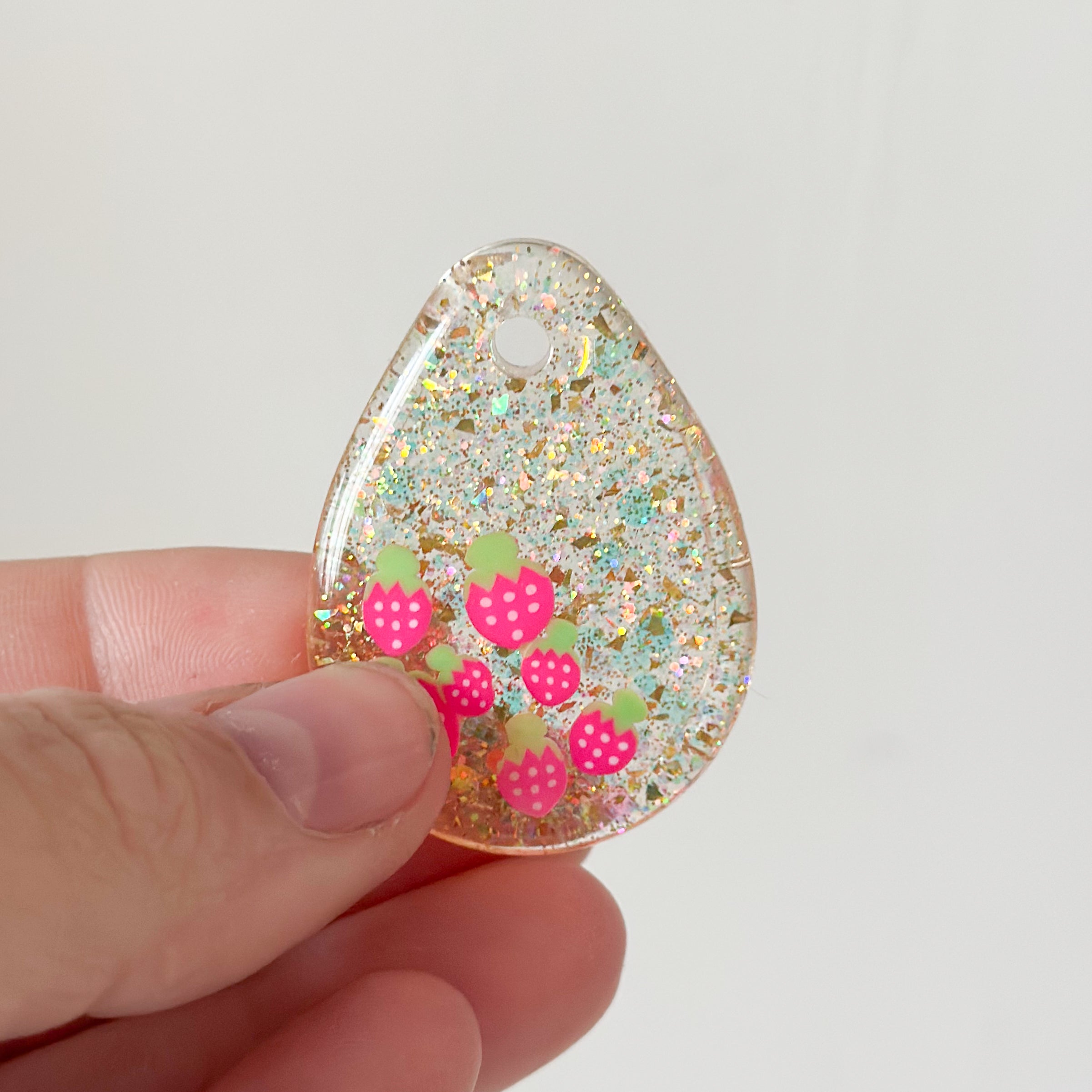 Hondentag druppel met aardbeien