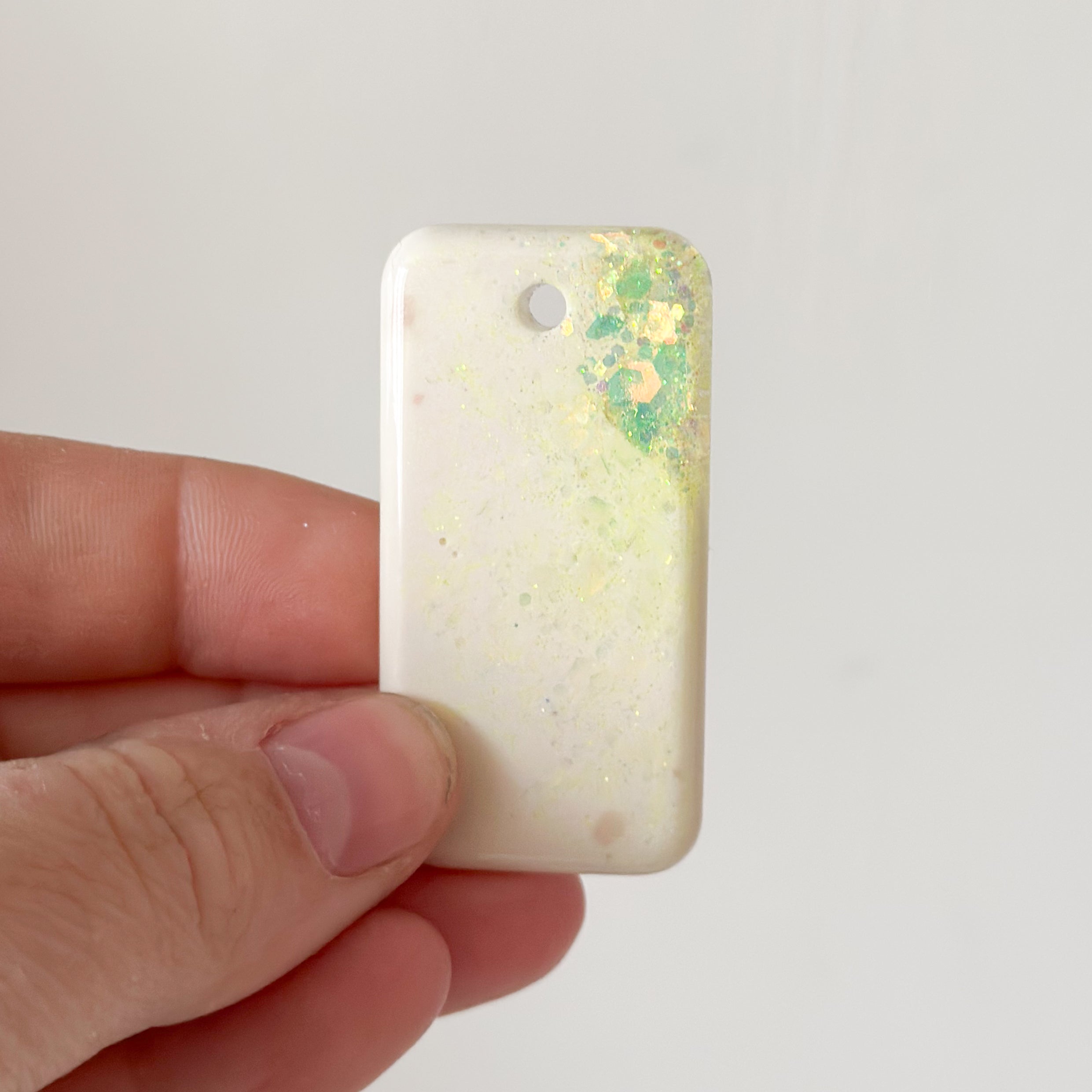 Hondentag wit met groen glitter