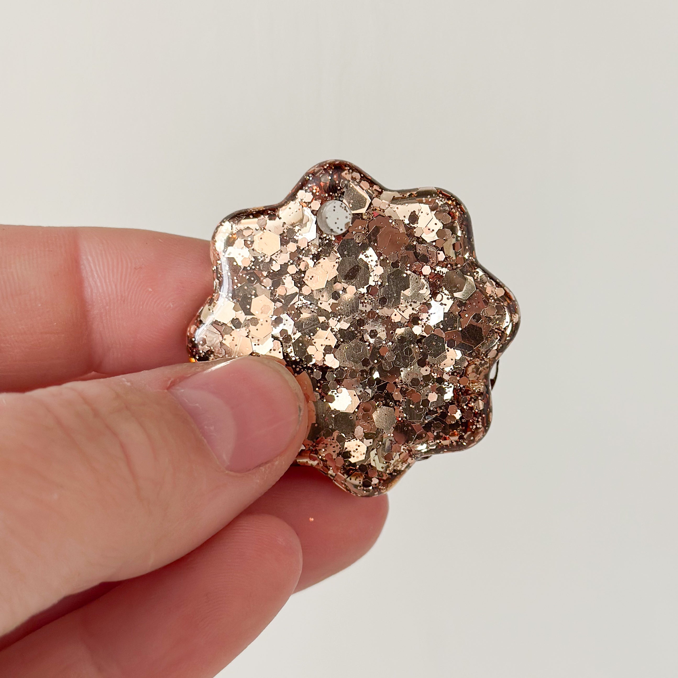 Tag bloem bruin glitter